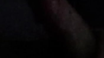 Joven con polla jugosa