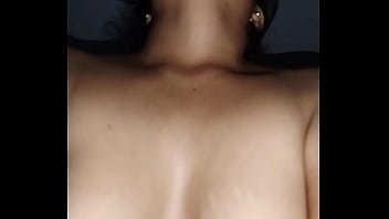 Rica madura cabalgando