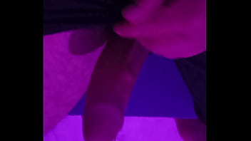 Caliente me saco la verga y me la jalo