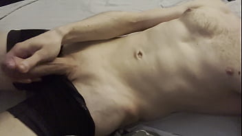 Skinny twink jerking off til cumshot
