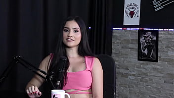 Seu primeiro conte&uacute_do porn&ocirc_ veio com um ficante,  e teve boa experi&ecirc_ncia com um ator,  e seu m&eacute_nage... - Karen Gon&ccedil_alves (SHEER/RED)