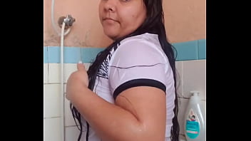Ele ama ver meu bra&ccedil_o molhado - Parte 3