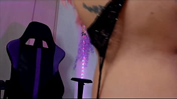 Sussielanne Rubs And Finger Her Clit Solo