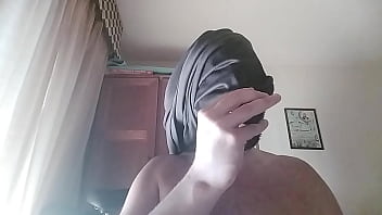 Gonzalito tragando dildo hasta ahogarse