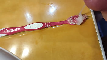 cumshot on mom&#039_s toothbrush