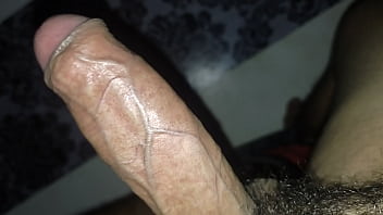 Muchacho joven se masturba su gran pene?