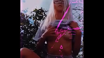 skinny blond outdoor show