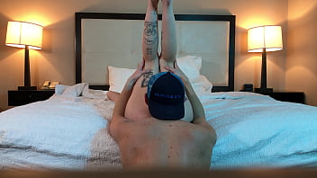 Eating Hot Tatted Petite Beauty&#039_s Pussy