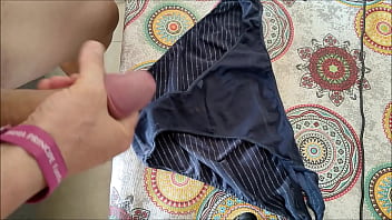 corrida en bragas de mi mujer 288