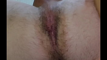 Les muestro mi culo rosa lo tengo muy peludo
