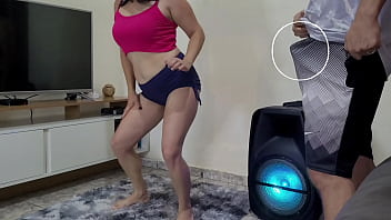 Minha linda enteada dan&ccedil_ando e estou obcecado em transar com ela sem camisinha