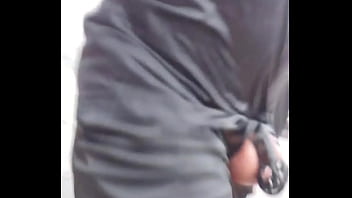 Correndo usando cinto de castidade