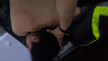 Le gusta que le de por el culito antes de ver a su novio,  se los dejo adentro para ver si su bato se da cuenta