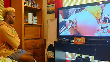 QUYDELLE WATCHING FAT BOOTY SEX MACHINE