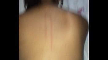 Que rico gime al recibirla en cuatro