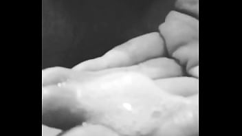 吃玻璃棒留置一夜产生的肠液。