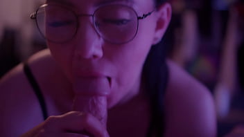 Lecherous milf pegging her paramour&#039_s and gets cumshot.