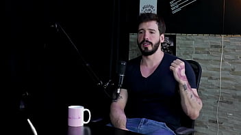 Come&ccedil_ou cedo no swing,  trocou de trabalho na pandemia,  e depois que a fam&iacute_lia descobriu entrou pro porn&ocirc_ de vez - Arthur Aily (SHEER/RED)
