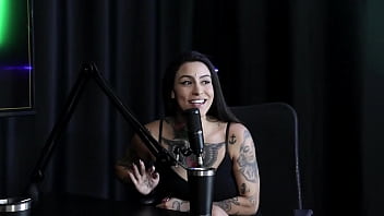 Escreveu um livro de romance com sadomasoquismo,  perdeu a virgindade nova,  &eacute_ bissexual e fica toda molhadinha tendo fetiches com transsexual - Lexi Mallet (SHEER/RED)