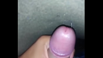 tocandome por la noche esperando por un chico o chica