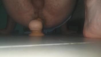 Montando dildo grande