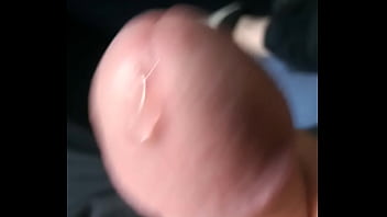 Tengo tanta leche guardada que se me desborda por la verga