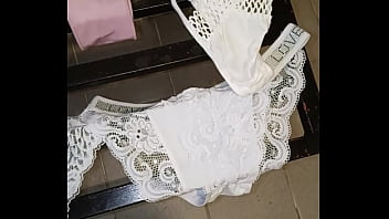 Segunda parte,  ropa rica