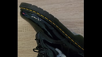 Mal wieder Sperma auf schuh