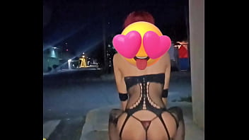 PuccaHotWife Salgo a caminar como una perrita para ver quien me coje