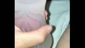 オナホールを使ってオナニー