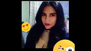 La muy tetona hermosa de de m&iacute_ mujer se filma mientras yo estoy en m&iacute_ trabajo.