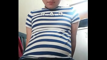 Femboy mostrando su lindo pene