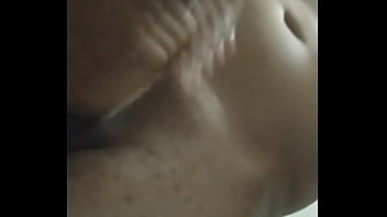 Gozando muito no banho