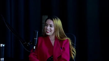 Trabalha em site gringo,  arrumou treta com o professor na faculdade,  queria ser modelo e como entrou na pornografia - Jhocy (SHEER/RED)