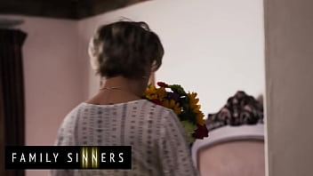 FAMILY SINNERS - Naughty MILF Dee Williams Shows Her Stepson Robby Echo How To Eat And Fuck A Real Woman&#039_s Pussy