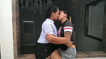 invito a mi amante a distraernos,  as&iacute_ que la llevo al motel para darnos placer en los co&ntilde_os