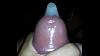 Sacando semen con cond&oacute_n puesto