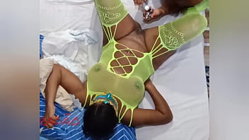 Puta gozando na minha boca