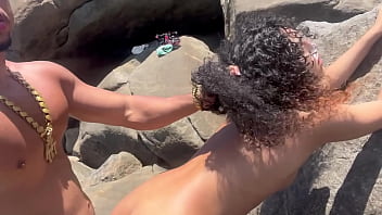 Novinha de 18 anos casada perde o celular e vazam v&iacute_deos transando na praia do recreio
