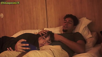 Tengo sue&ntilde_o hermanastro,  dejame acostarme en tus piernas,  pero no metas tu pene en mi boca por favor!!