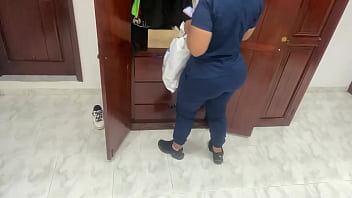 Mi madrastra culona pillada en su momento m&aacute_s &iacute_ntimo
